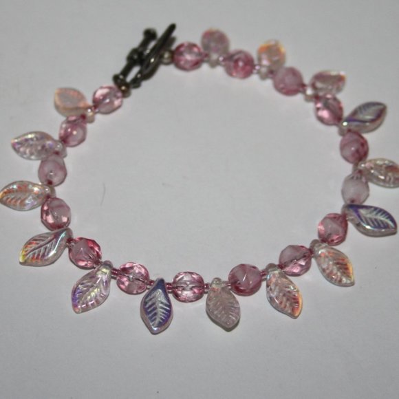Vintagejelyfish Jewelry - Beautiful pink glass leaf bracelet heart toggle